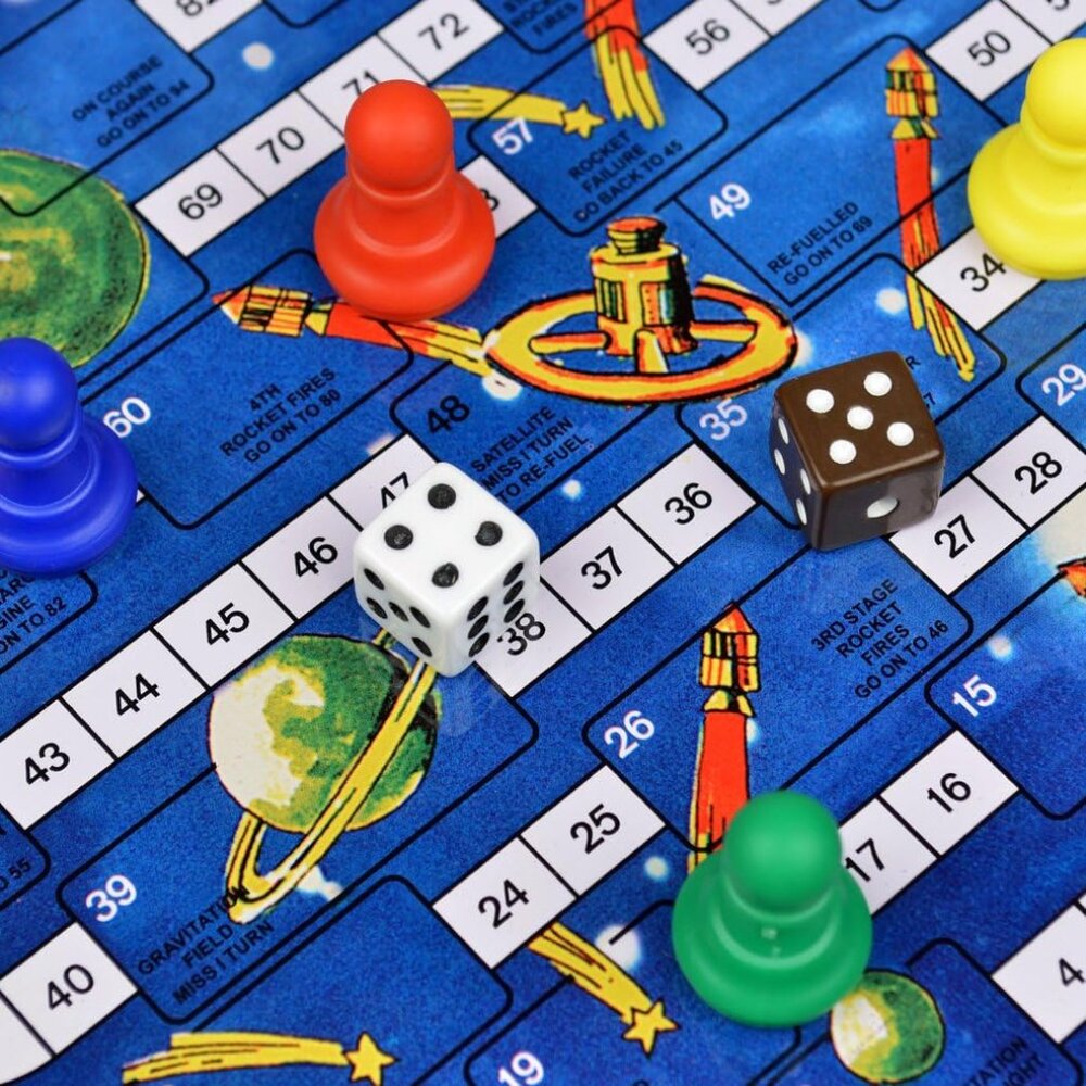 Space Venture Magnetic Board Game - Picture 4 of 12